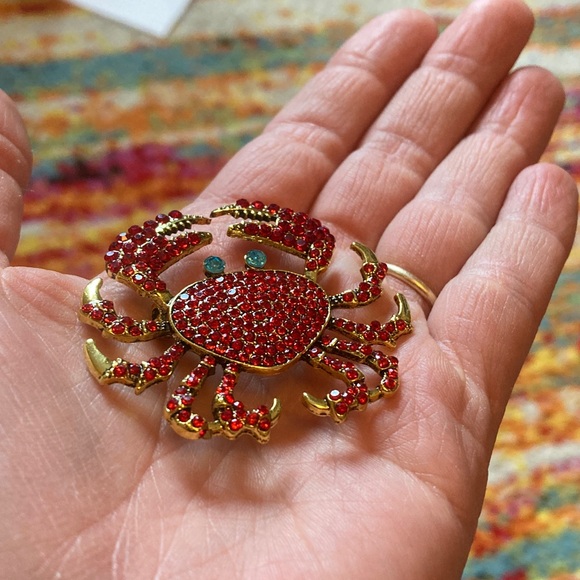 Vibrant Red and Gold Rhinestone Crab Brooch - Picture 6 of 10